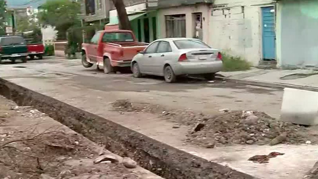 Ayd - Entre Regios Zanja De Agua Y Drenaje , Accidente Auto, Lluvias, Guadalupe, Vecinos Denuncian, Obra Inconclusa