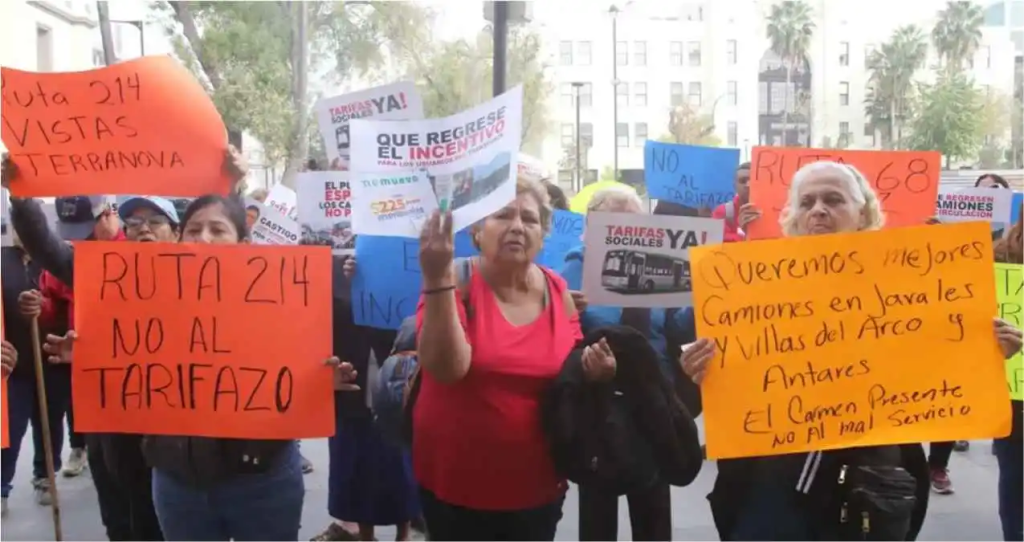 El Transporte Público En Juárez Enfrenta Esperas De Hasta 90 Minutos. Aunque El Transporte De Samuel Presume Mejoras, Vecinos Denuncian Fallas Constantes.