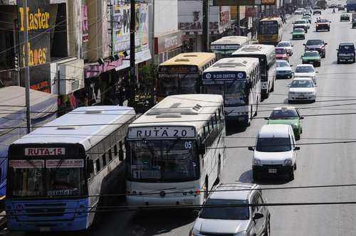 Image - Entre Regios El Transporte Público En Nuevo León Apenas Alcanza El 29% De Uso Diario; Especialistas Critican Falta De Incentivos Y Priorización De Autos Particulares.