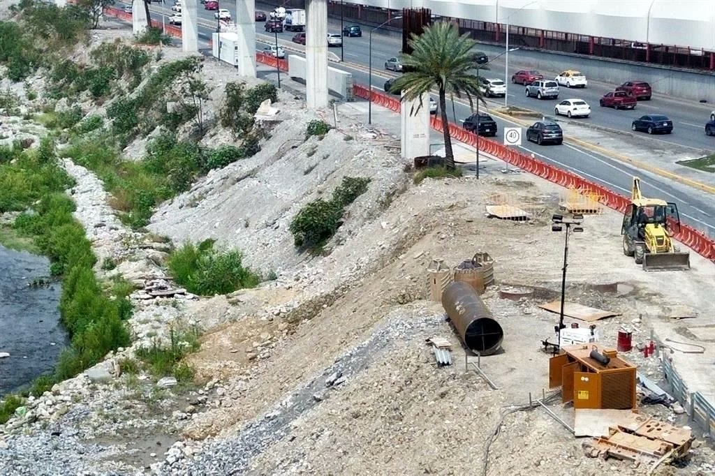 Image - Entre Regios Los Problemas Por El Metro De Samuel Afectan a Nuevo León Con Inundaciones, Caos Vial, Fallas En El Aeropuerto Y Daños Estructurales Por La Mala Planeación.