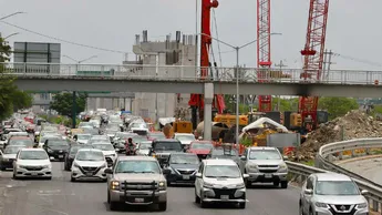 Image - Entre Regios Los Problemas Por El Metro De Samuel Afectan a Nuevo León Con Inundaciones, Caos Vial, Fallas En El Aeropuerto Y Daños Estructurales Por La Mala Planeación.