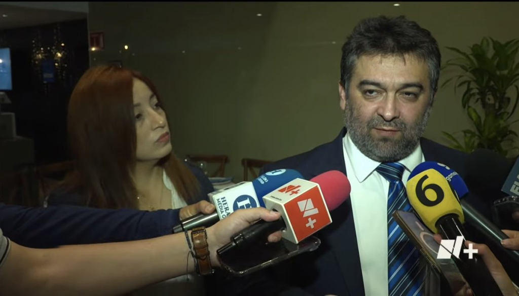 Image - Entre Regios Abogado Ulises Treviño Hablando Frente a Las Cámaras