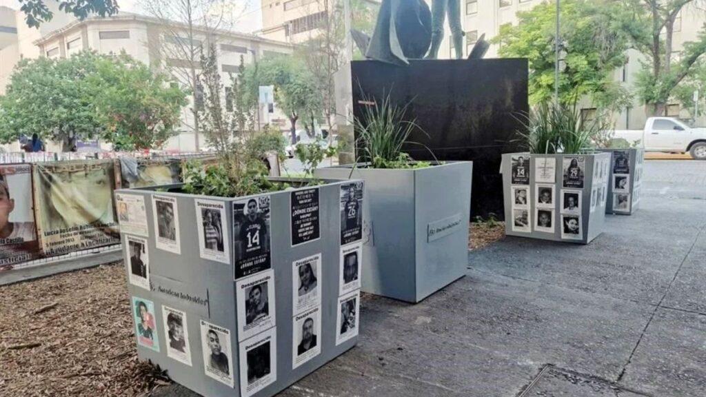 Macetas En Plaza De Los Desaparecidos - Entre Regios