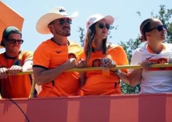 Samuel García Arma Ola Naranja Con Funcionarios Acarreados - Entre Regios