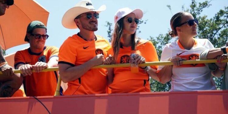 Samuel García Arma Ola Naranja Con Funcionarios Acarreados - Entre Regios