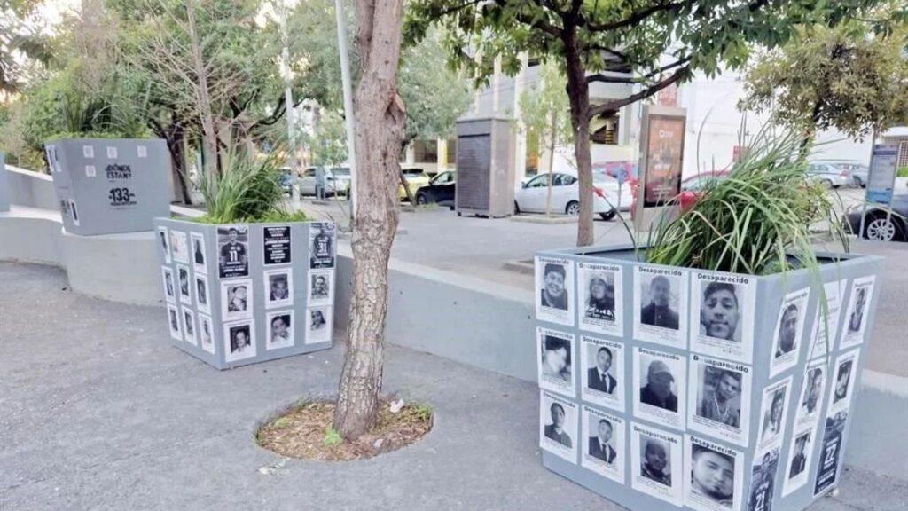 Maceteros En La Plaza De Los Desaparecidos - Entre Regios